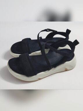 Ecco Black and White Chunky  Sandals. Size 39 EU. 8-8.5 US. Pre-owned.